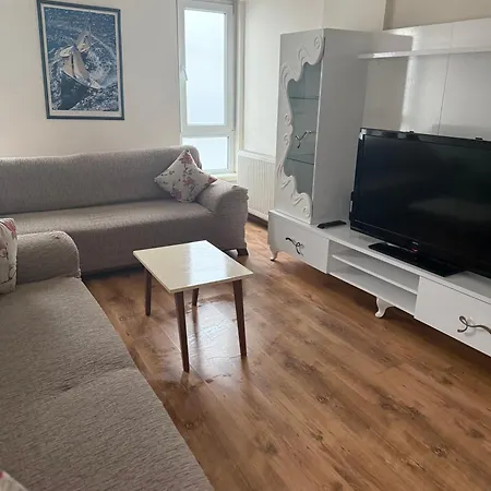 Apartment With Kitchen In The Center *